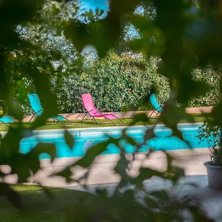 Villa Moderne Avec Piscine, Proche